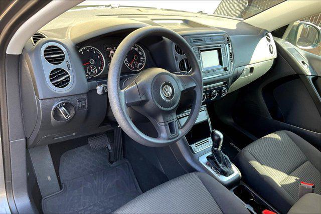 Photo of 2017 Pepper Gray Metallic Volkswagen Tiguan