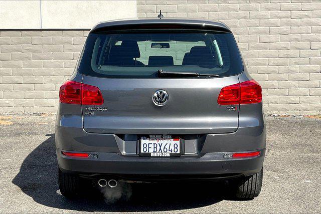 Photo of 2017 Pepper Gray Metallic Volkswagen Tiguan