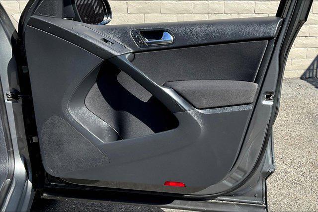 Photo of 2017 Pepper Gray Metallic Volkswagen Tiguan