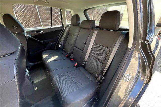 Photo of 2017 Pepper Gray Metallic Volkswagen Tiguan