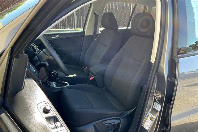 Photo of 2017 Pepper Gray Metallic Volkswagen Tiguan