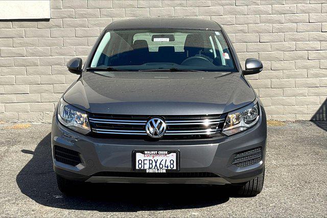 Photo of 2017 Pepper Gray Metallic Volkswagen Tiguan