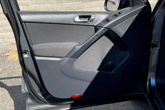 Photo of 2017 Pepper Gray Metallic Volkswagen Tiguan