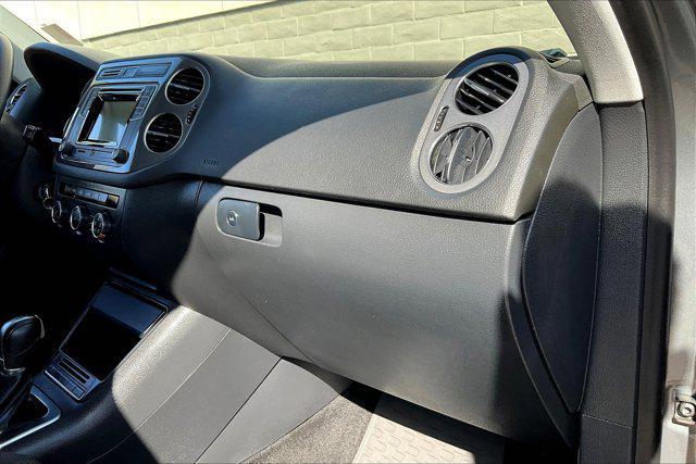 Photo of 2017 Pepper Gray Metallic Volkswagen Tiguan