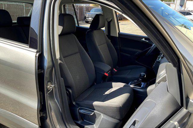 Photo of 2017 Pepper Gray Metallic Volkswagen Tiguan