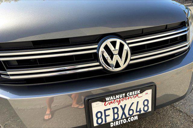 Photo of 2017 Pepper Gray Metallic Volkswagen Tiguan