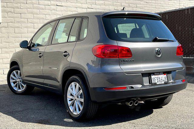 Photo of 2017 Pepper Gray Metallic Volkswagen Tiguan