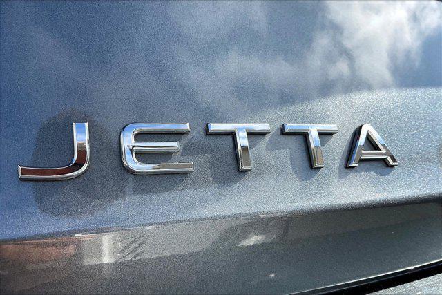 Photo of 2022 Platinum Gray Metallic Volkswagen Jetta