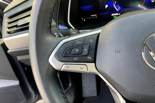 Photo of 2022 Platinum Gray Metallic Volkswagen Jetta
