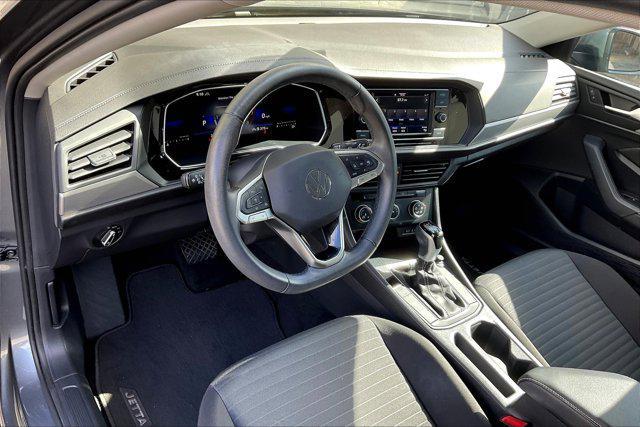 Photo of 2022 Platinum Gray Metallic Volkswagen Jetta