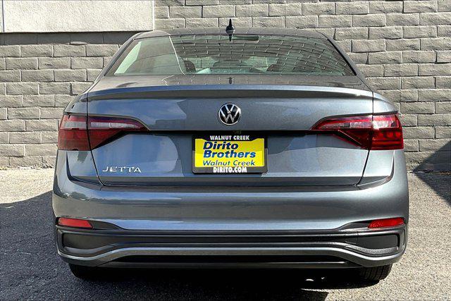 Photo of 2022 Platinum Gray Metallic Volkswagen Jetta