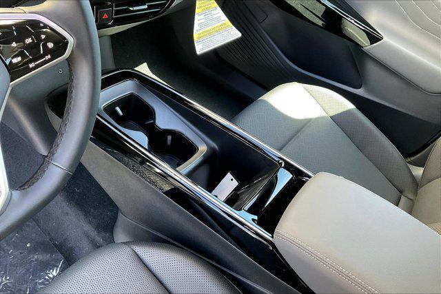 Photo of 2025 Opal White Pearl Volkswagen ID.4