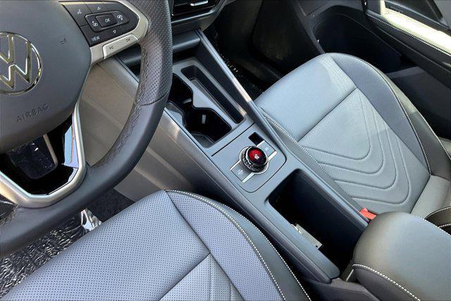 Photo of 2025 Opal White Pearl Volkswagen Tiguan