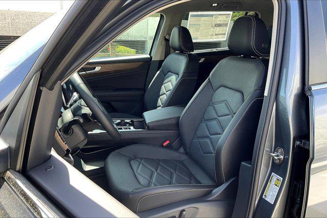 Photo of 2025 Platinum Gray Metallic Volkswagen Atlas