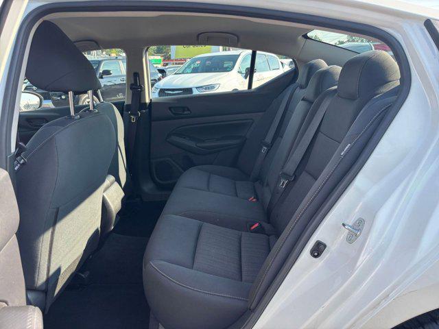 Photo of 2023 Glacier White Nissan Altima