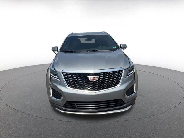 Photo of 2023 Argent Silver Metallic Cadillac XT5