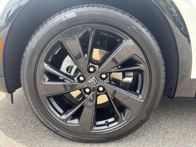 Photo of 2024 Summit White Buick Envision