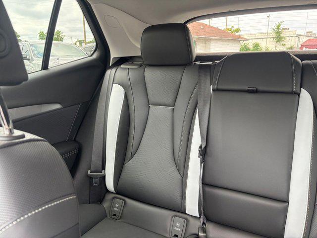 Photo of 2024 Summit White Buick Envision