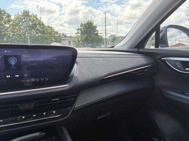 Photo of 2024 Summit White Buick Envision