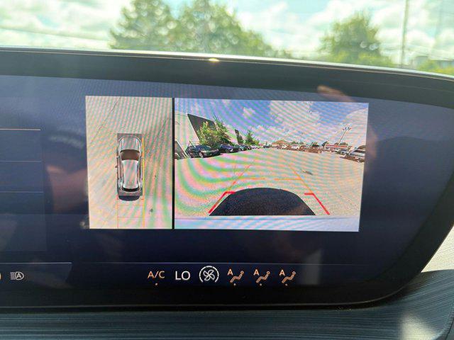 Photo of 2024 Summit White Buick Envision