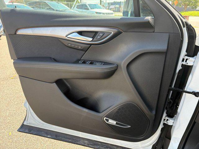 Photo of 2024 Summit White Buick Envision