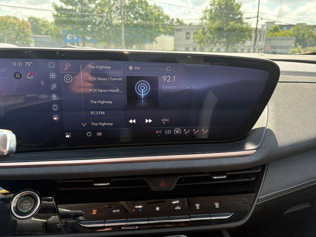 Photo of 2024 Summit White Buick Envision