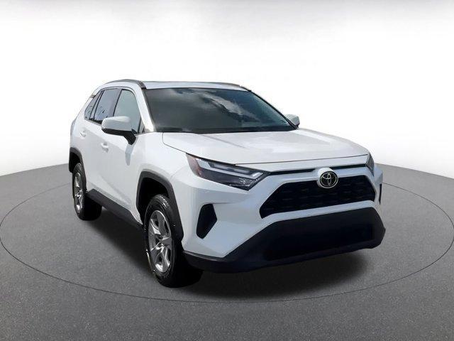 Photo of 2024 Ice Cap Toyota RAV4