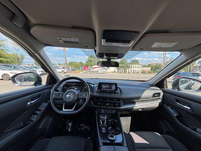 Photo of 2024 Super Black Nissan Rogue