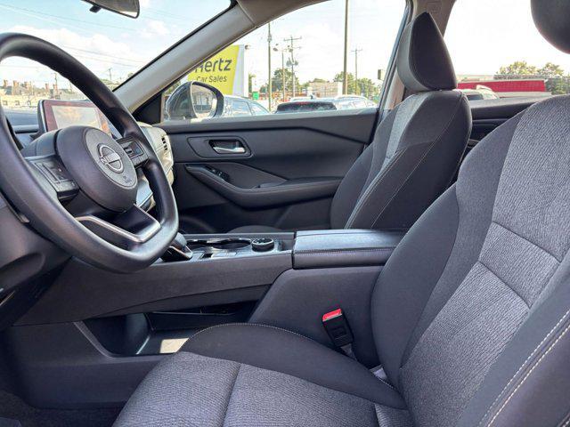 Photo of 2024 Super Black Nissan Rogue