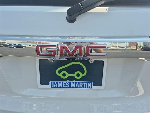 Photo of 2023 Summit White GMC Acadia