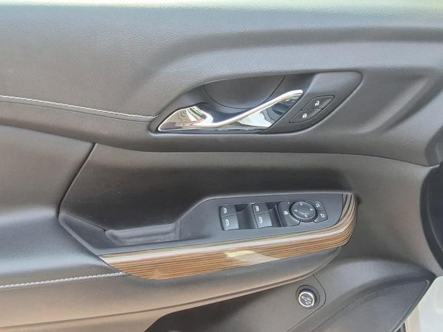 Photo of 2023 Summit White GMC Acadia