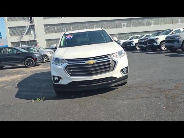 Photo of 2019 Iridescent Pearl Tricoat Chevrolet Traverse