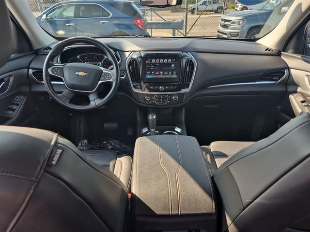 Photo of 2019 Iridescent Pearl Tricoat Chevrolet Traverse