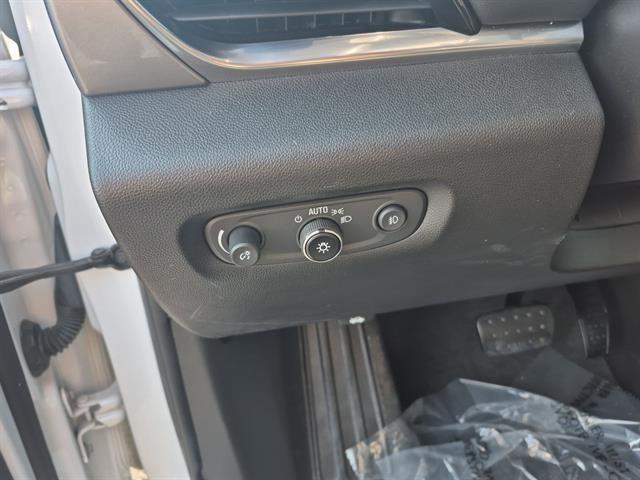 Photo of 2019 Iridescent Pearl Tricoat Chevrolet Traverse