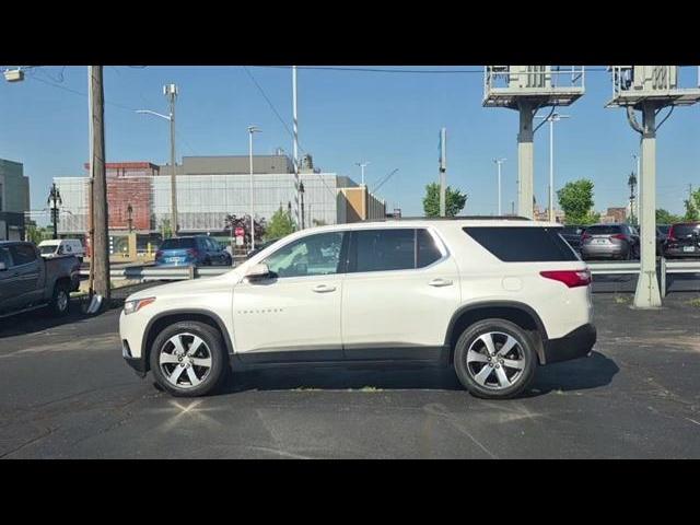 Photo of 2019 Iridescent Pearl Tricoat Chevrolet Traverse