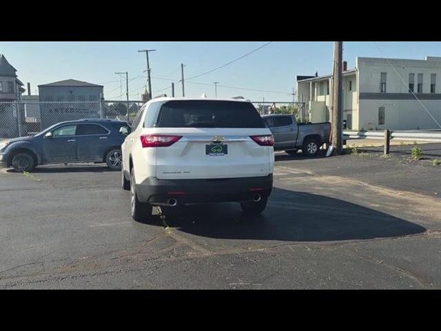 Photo of 2019 Iridescent Pearl Tricoat Chevrolet Traverse