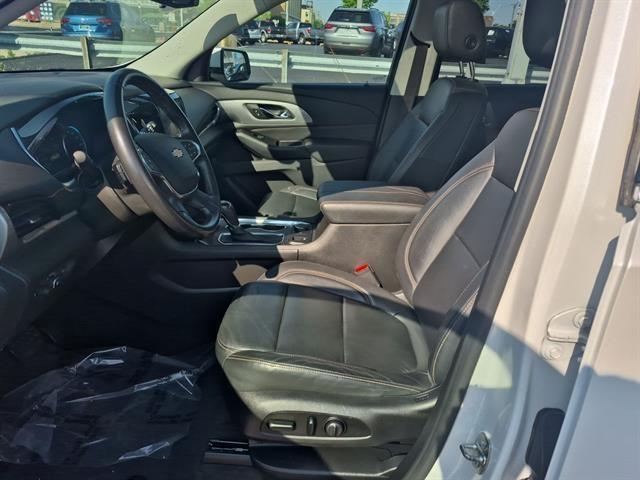 Photo of 2019 Iridescent Pearl Tricoat Chevrolet Traverse