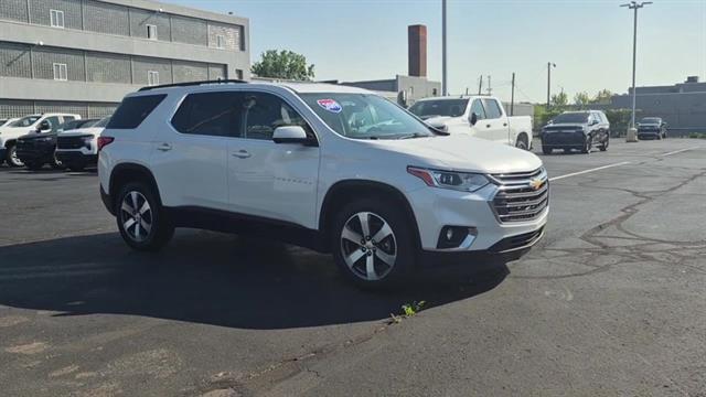 Photo of 2019 Iridescent Pearl Tricoat Chevrolet Traverse