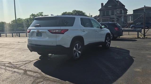 Photo of 2019 Iridescent Pearl Tricoat Chevrolet Traverse