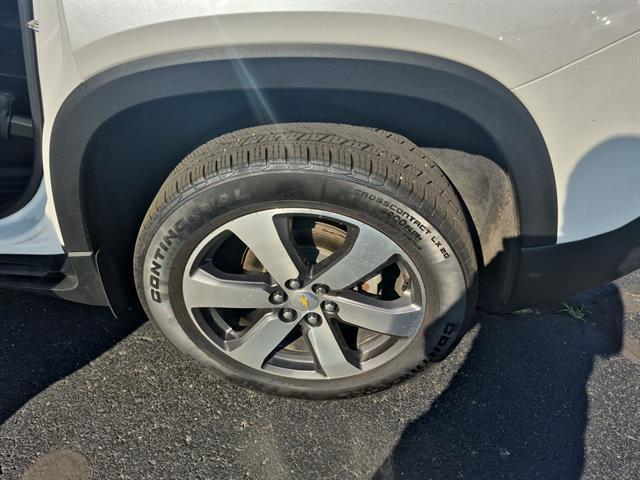 Photo of 2019 Iridescent Pearl Tricoat Chevrolet Traverse