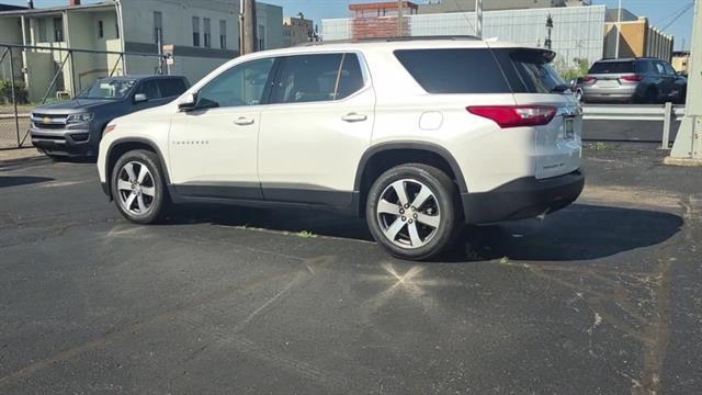 Photo of 2019 Iridescent Pearl Tricoat Chevrolet Traverse