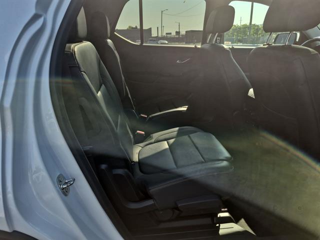 Photo of 2019 Iridescent Pearl Tricoat Chevrolet Traverse