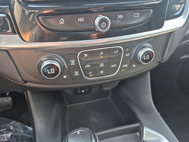 Photo of 2019 Iridescent Pearl Tricoat Chevrolet Traverse
