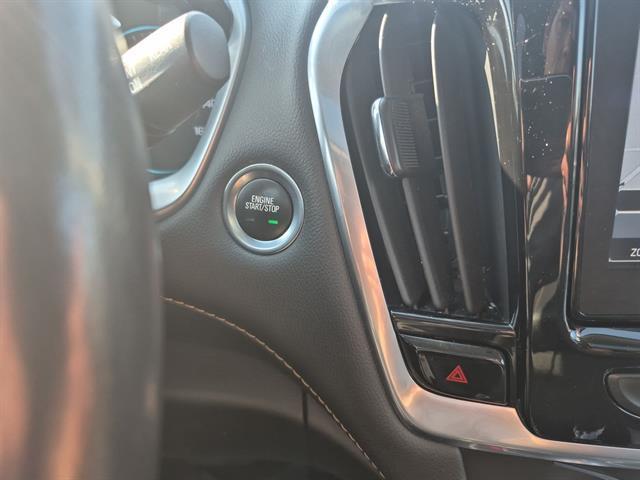 Photo of 2019 Iridescent Pearl Tricoat Chevrolet Traverse