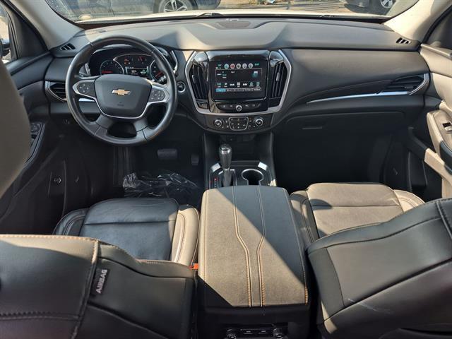Photo of 2019 Iridescent Pearl Tricoat Chevrolet Traverse