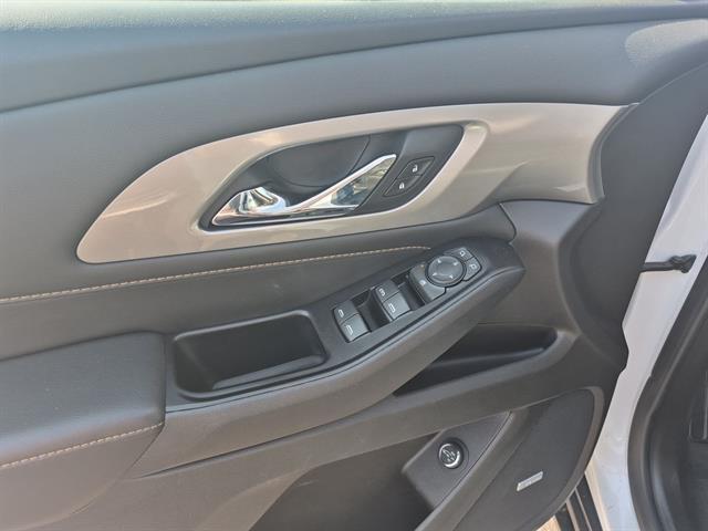 Photo of 2019 Iridescent Pearl Tricoat Chevrolet Traverse