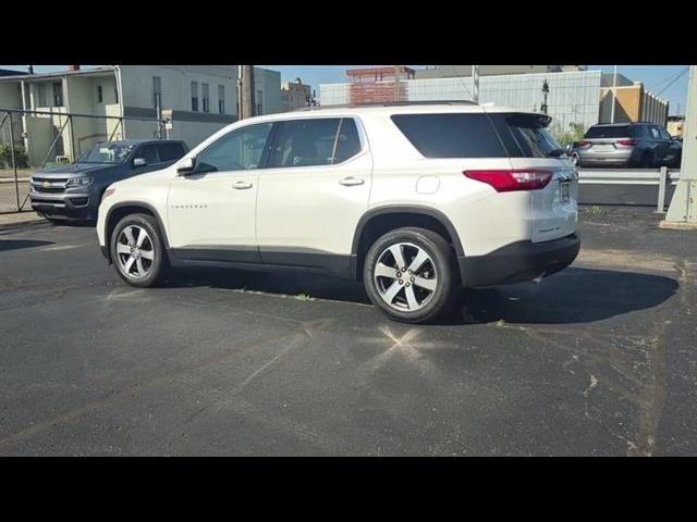 Photo of 2019 Iridescent Pearl Tricoat Chevrolet Traverse