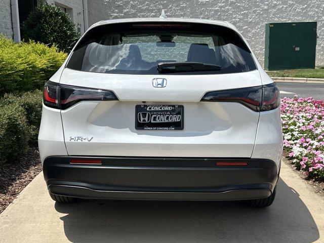Photo of 2023 Platinum White Pearl Honda HR-V