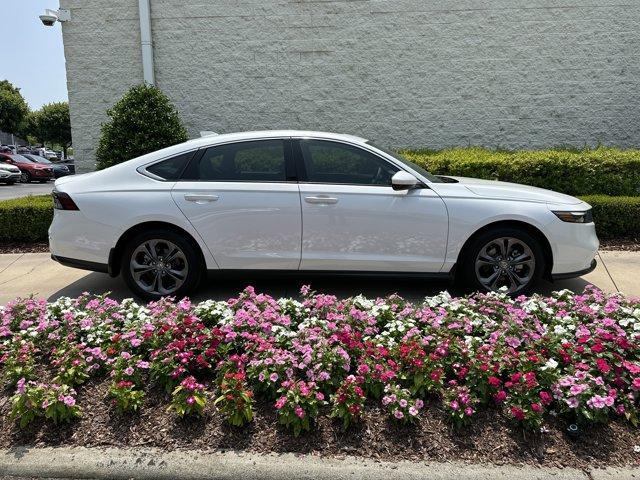 Photo of 2023 Platinum White Pearl Honda Accord