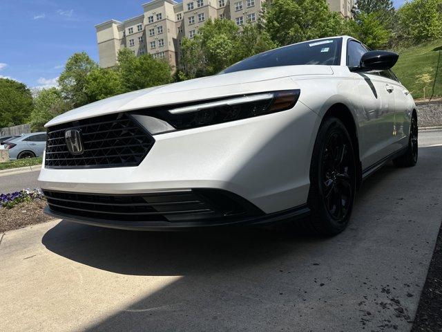 Photo of 2025 Platinum White Pearl Honda Accord